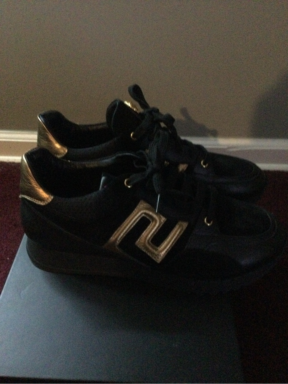 Versace PCS Unique Medusa Black/Gold Low Top Calf Skin/Leather Low Top Sneakers